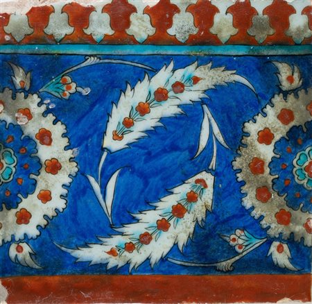 Arte Islamica  Iznik border tile decorated with saz leaves over blue ground Turkey, late 16th century .