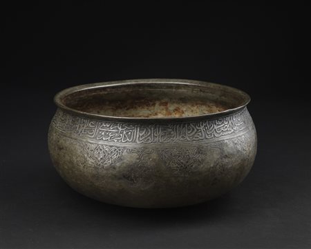 Arte Islamica  A Timurid or early Safavid tinned copper bowl Persia, late 15th century .