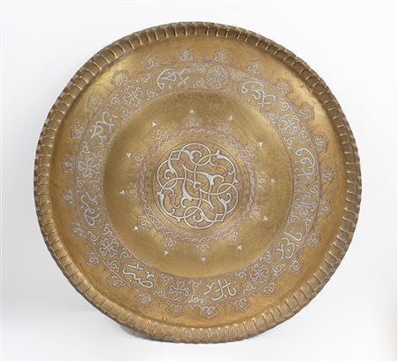 Arte Islamica  A large Cairoware tray with silver and copper inlays Egypt, 19th century .