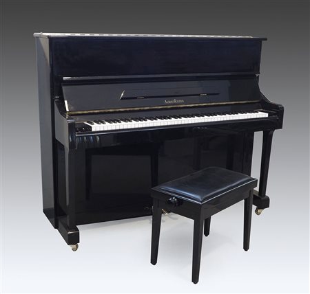 Pianoforte verticale nero lucido