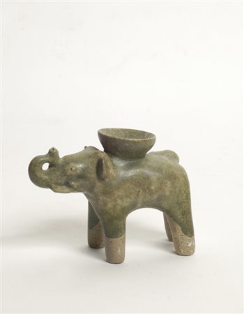 Brucia incenso in ceramica, a forma di elefante, restauro sulla parte finale...