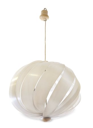 LAMPADARIO Lampada a sospensione con lamelle in materiale plastico bianco....
