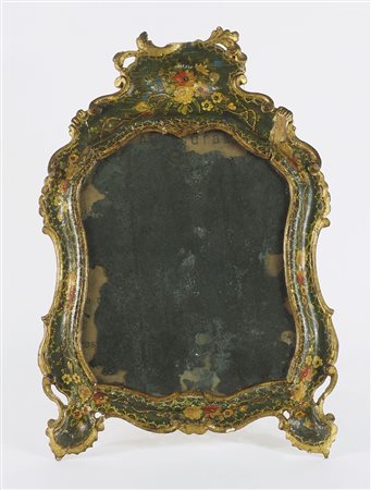 Specchiera in legno dorato e laccato a motivi floreali. Venezia, XVIII...