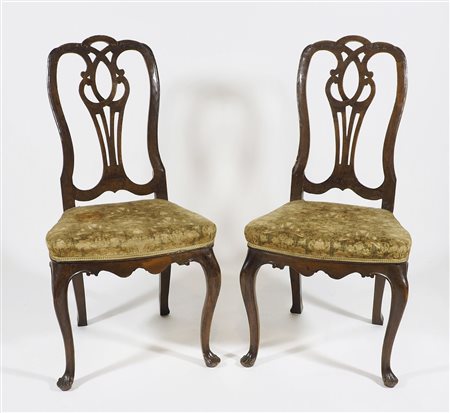 Lotto di 4 sedie in legno di noce con schienale traforato. Veneto, XVIII secolo.
