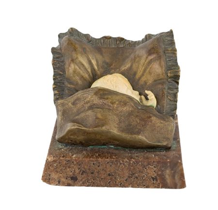 Eugene-Louis Lequesne
(Francia 1815-Parigi 1887)

Small chryselephantine bronze sculpture depicting a sleeping baby head in a bed