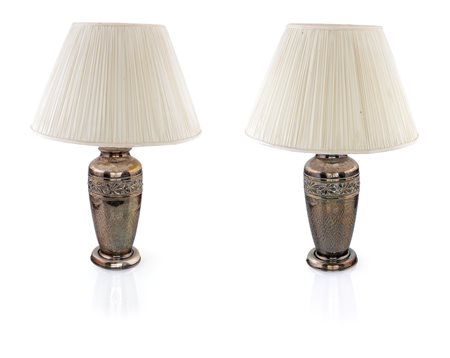 
 

Paid of table lamps in silver metal with lampshade