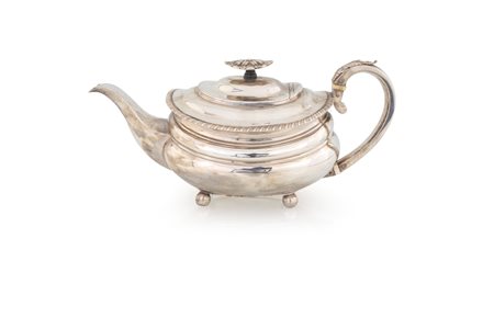 
 

Oval silver teapot