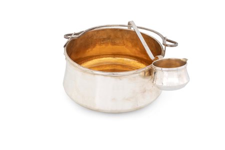 
 

Circular silver casserole with ladle