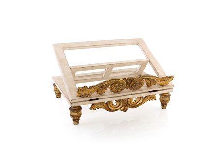 
 

White lacquered wood table stand