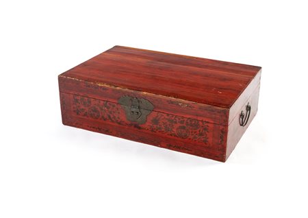 
 

Large red lacquered wooden case