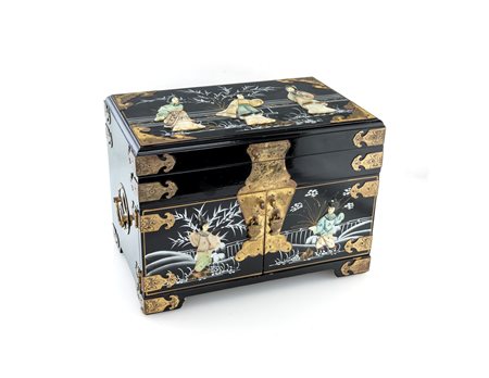 
 

Jewelery box made of ebonized wood