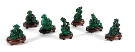 GRUPPO DI STATUINE IN MALACHITE Gruppo di sette statuine in malachite, di...