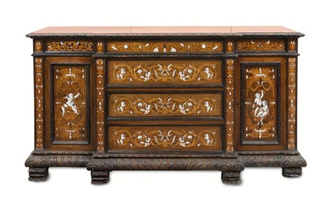 CREDENZA Credenza, epoca XIX secolo, in noce intarsiata a volute vegetali in...