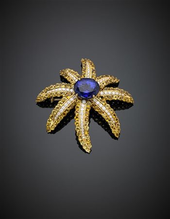 TIFFANY & CO
Broche "Fireworks" in oro giallo con diamanti per complessivi ct.