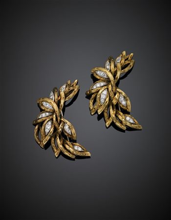 *VAN CLEEF & ARPELS
Doppia broche floreale in oro giallo e platino, rifinita co