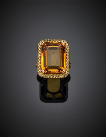 *SABBADINI
Anello in oro giallo e quarzo citrino arancione rettangolare rifinit