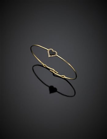 Bracciale rigido in oro giallo con centrale a cuore in onice e diamanti, g 5,19