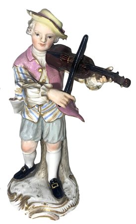 Statuetta Meissen, XIX Secolo. Fanciullo che suona il violino. H cm 12....