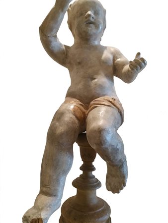 Putto in legno laccato policromo. Sicilia, XVII secolo. Con base in legno. H...