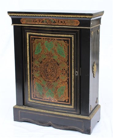 Credenza in stile boulle in legno ebanizzato ad uno sportello lievemente conves