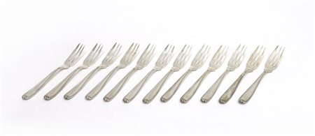 Gruppo di dodici forchettine da dolce in argento (g 360 ca.)