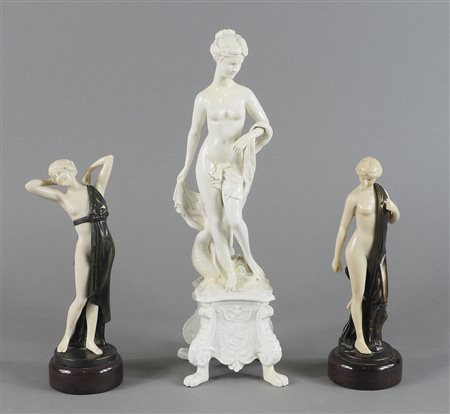 Lotto di 3 figure femminili in materliali diversi. H. max cm. 35.
