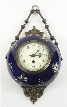 Orologio da parete di forma rotonda in porcellana blu con decori floreali,...