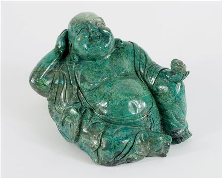 Scultura in malachite scolpita raffigurante Buddha disteso. Lung. cm. 17.