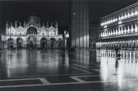 Lotto di 3 vecchie fotografie b/n raffiguranti vedute di Venezia. Incorniciate.