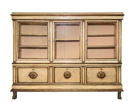 Credenza, Sicilia, prima metà del XIX secolo. in legno laccato beige chiaro e...