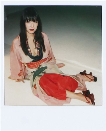 NOBUYOSHI ARAKI Tokyo 25/05/1940 Senza titolo polaroid cm. 11x9, firma al retro.