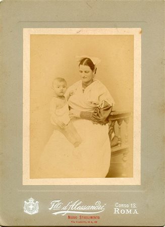 Madre e figlio in costumi tradizionali, Roma 1890 circa