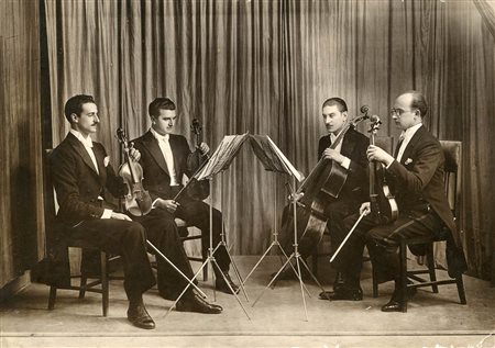 Ritratto del Quartetto in Cimbalis Bene Sonantibus, con Remy Principe, Ettore Gandini, Luigi Chiarappa e Giuseppe Matteucci. Fotografia inedita eseguita da Elio Luxardo.