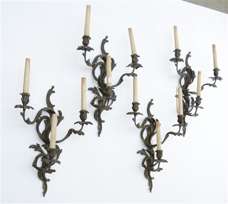 Gruppo di quattro appliques a tre fiamme decorate a ramage (h. cm 50) (difetti)
