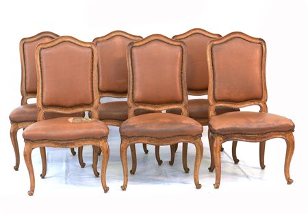 Gruppo di sei antiche sedie in noce con gambe sagomate, schienale e seduta in p