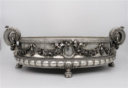 Centro tavola in argento. - A silver centerpiece