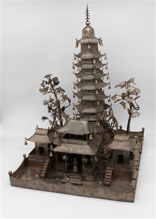 Particolare modello in argento di tempio antico cinese - A rare silver model of an antique chinese temple