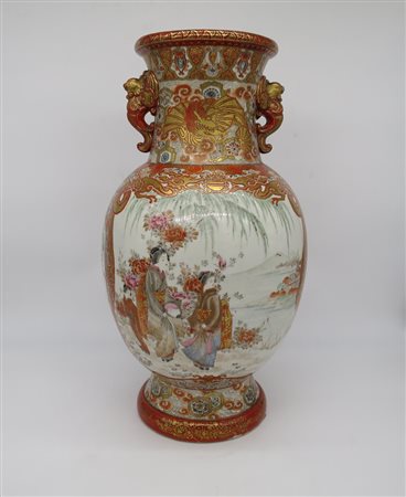 Manifattura Kutani  - A Kutanni porcelain vase