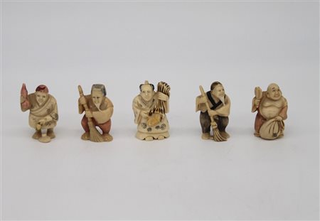 Lotto di cinque netzuke in avorio - A group of five ivory netzuke