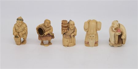 Lotto di cinque netzuke in avorio - A group of five ivory netzuke