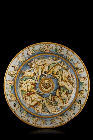 Manifattura del secolo XIX. Piatto in maiolica decorata in policromia a figure