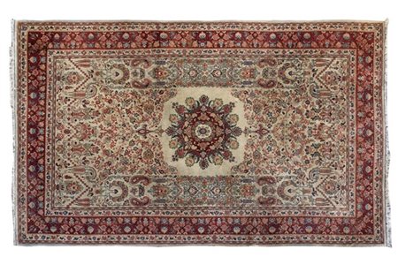 Tappeto Tabriz, Persia, inizio secolo XX.
Decoro con medaglione floreale su fon