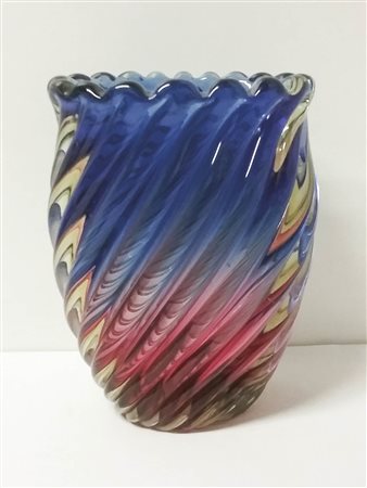 Archimede Seguso (Murano 1909 – 1999) Vaso, Anni ‘40;in vetro soffiato a...