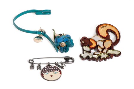 Fendi, Prada e Sonia Rykiel - Lot comprising two brooches and a charm