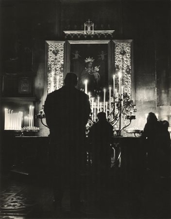 Mario De Biasi (1923-2013)  - Duomo di Milano, interno, anni 1960