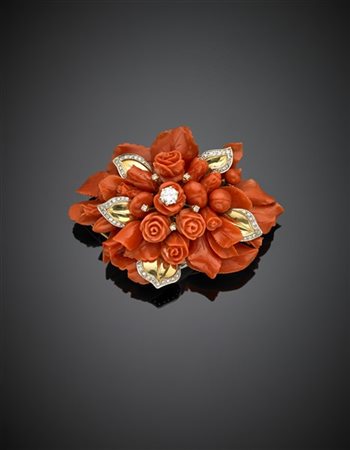 Broche floreale in oro giallo, corallo arancione e diamanti per complessivi ct.