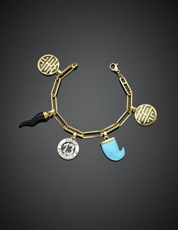 Bracciale in oro giallo con cinque charms, di cui uno in oro bianco e diamanti,