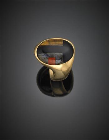 MISANI
Anello in oro giallo satinato con intarsio cabochon in occhio di tigre,