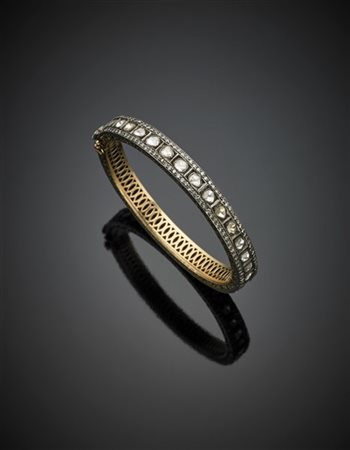 Bracciale rigido in oro 333/1000, argento e diamanti flat irregolari e rotondi,