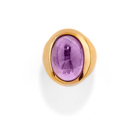 Anello in oro giallo 18K e ametista taglio ovale cabochon